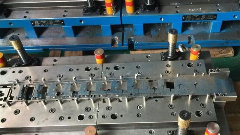 五金冲压模具槽孔加工的精准之道