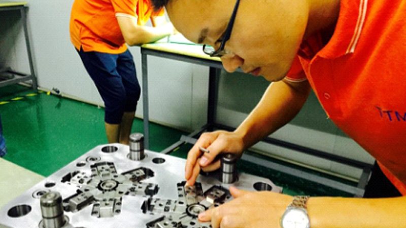 目前，国内拉伸模具生产厂家众多，以下列举几家具有代表性的厂家：