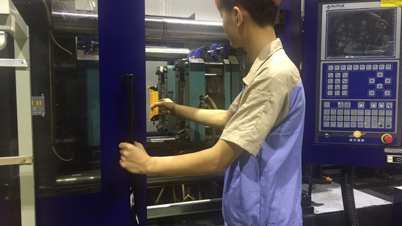 冲压模具加工：价格构成与影响因素